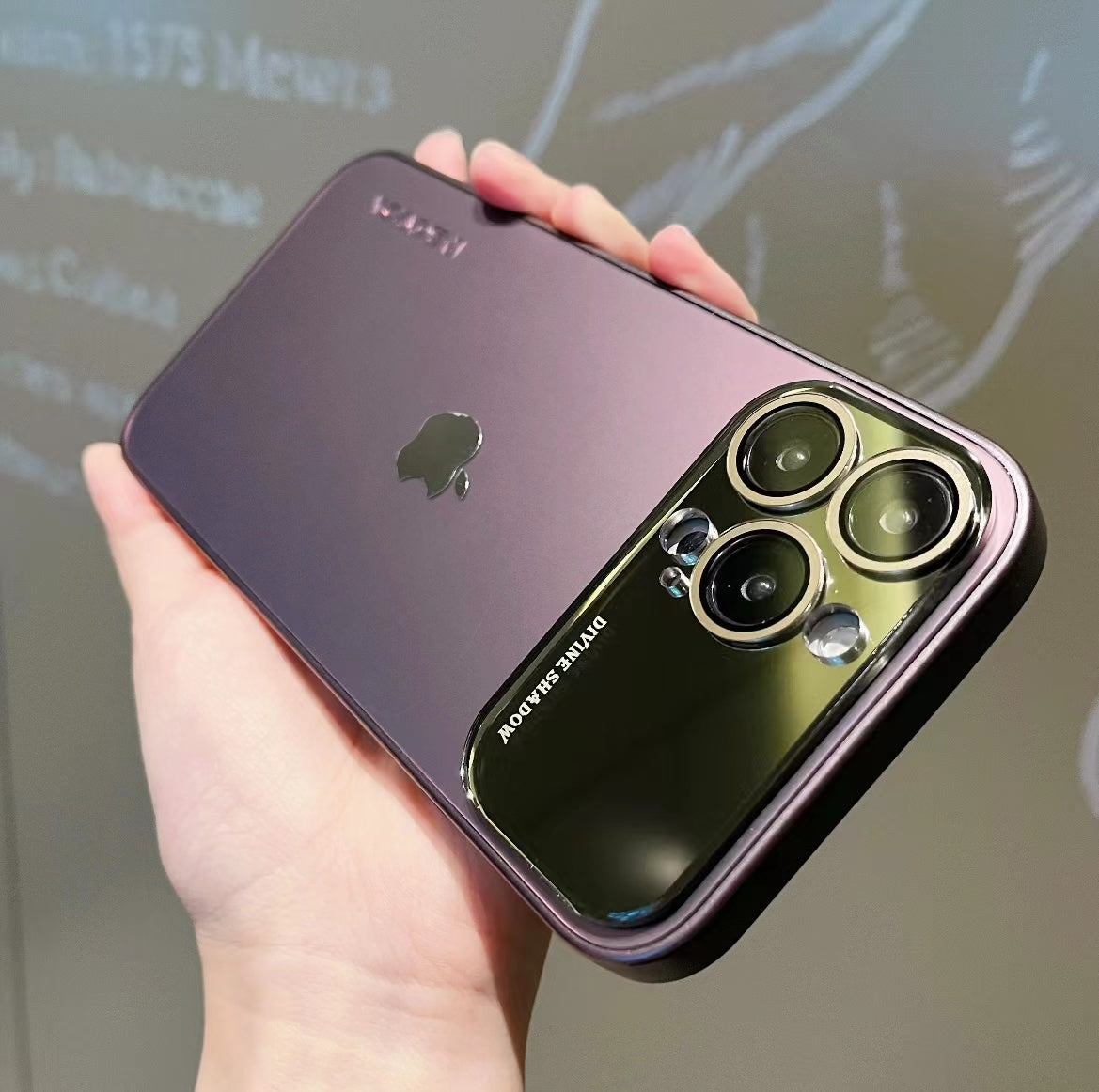 جراب واقٍ لهاتف Apple 15-11 بتصميم نافذة كبيرة وملمس فاخر. تصميم شامل ومُجمد.