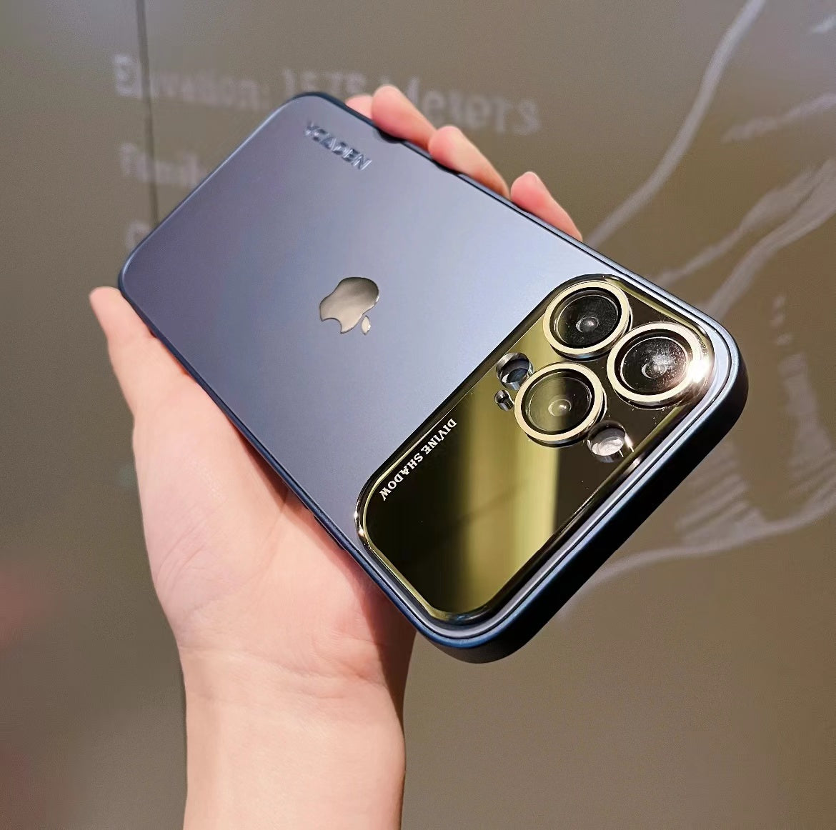 جراب واقٍ لهاتف Apple 15-11 بتصميم نافذة كبيرة وملمس فاخر. تصميم شامل ومُجمد.