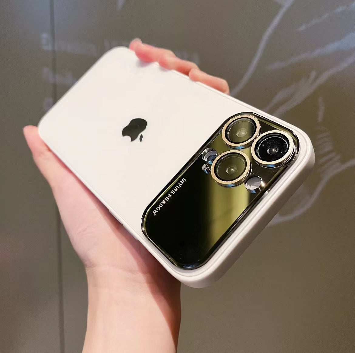 جراب واقٍ لهاتف Apple 15-11 بتصميم نافذة كبيرة وملمس فاخر. تصميم شامل ومُجمد.