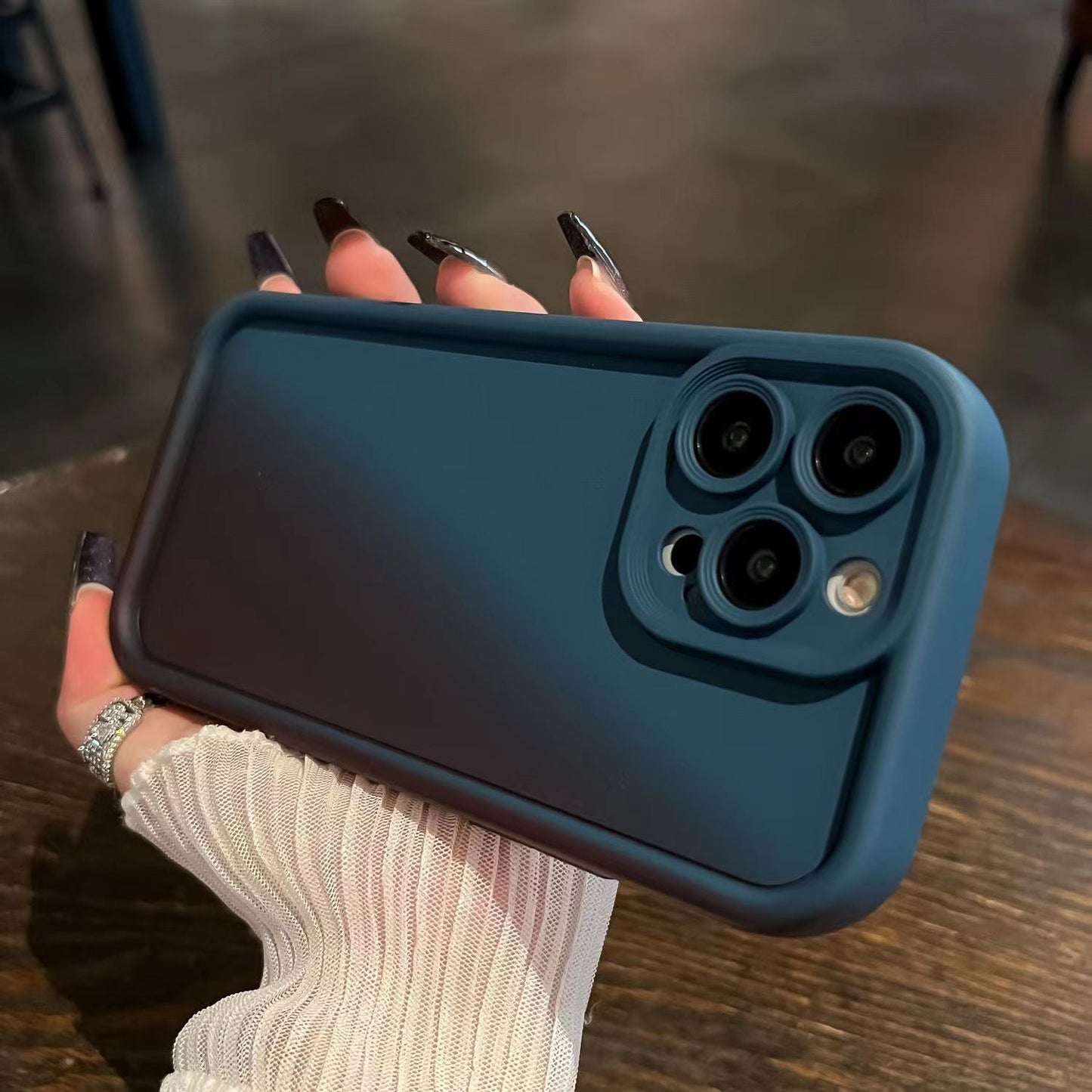 غطاء حماية بسيط وناعم متدرج اللون لهاتف iPhone 15/11 من Apple Premium