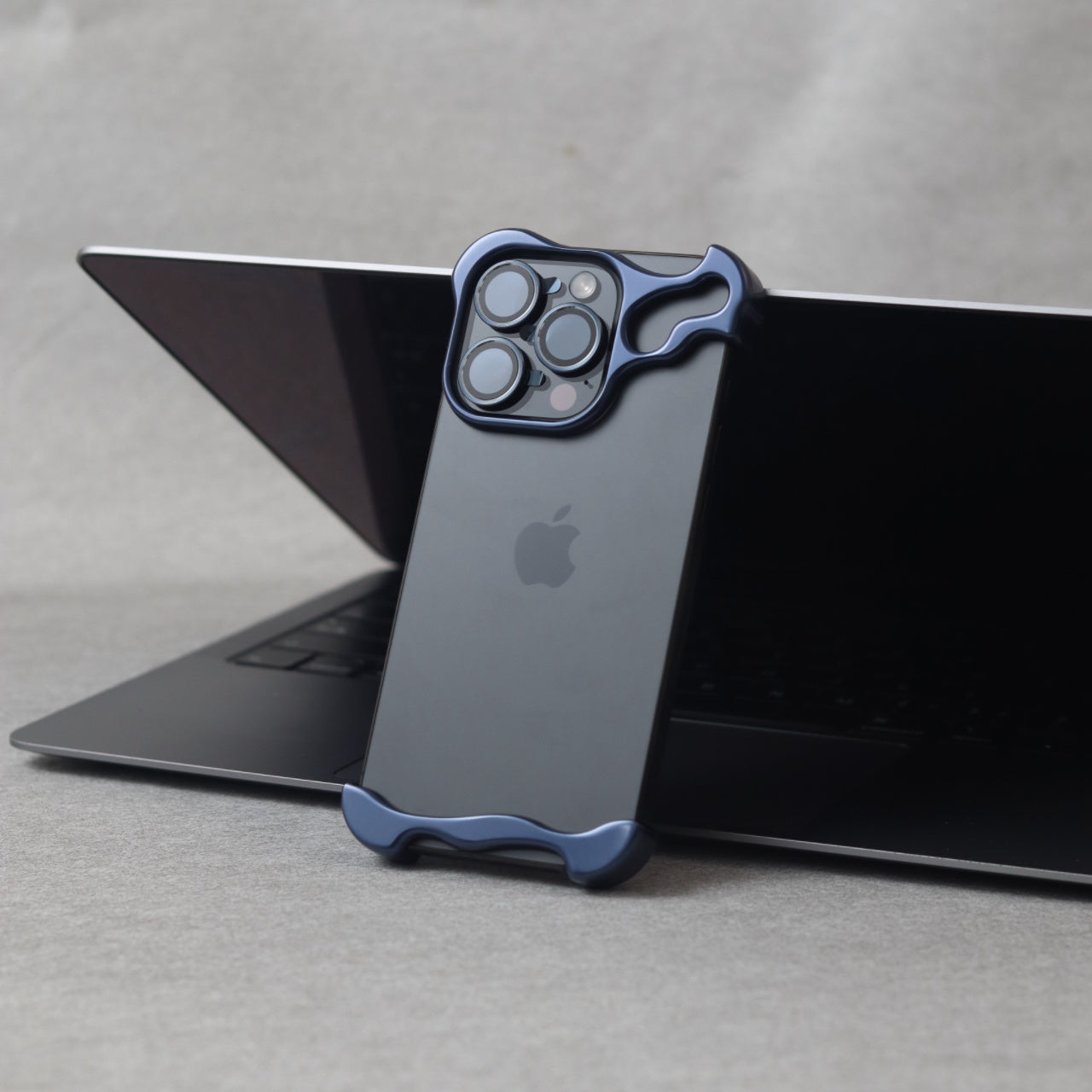 Apple16-12 special-shaped zinc alloy, metal corner pads, simple anti-fall bare metal feel, lens protection