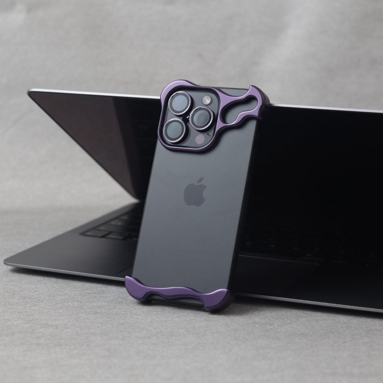 Apple16-12 special-shaped zinc alloy, metal corner pads, simple anti-fall bare metal feel, lens protection
