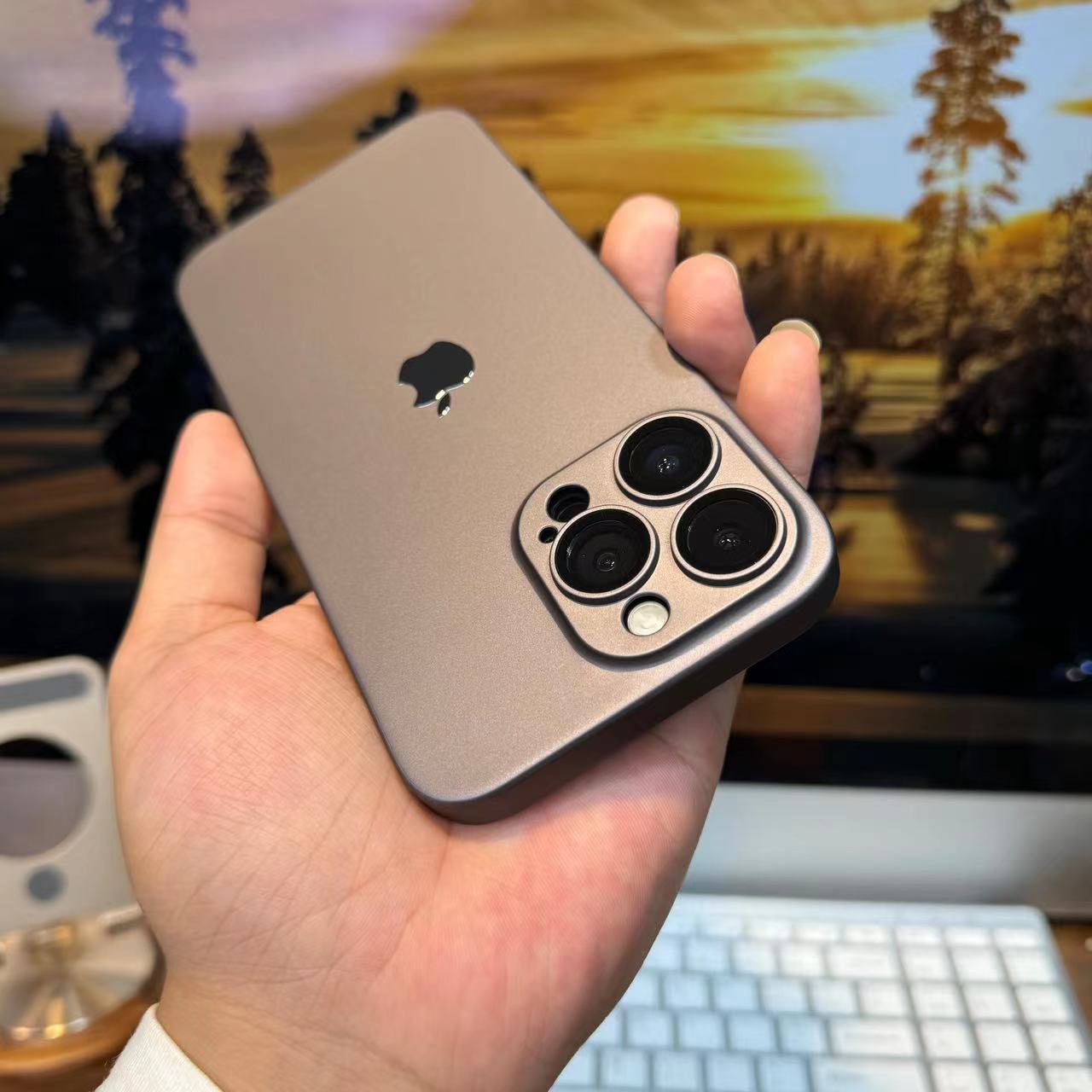 Apple 17/16/15/14/13/12/11 lens protection ultra-thin skin-feel PC matte phone case