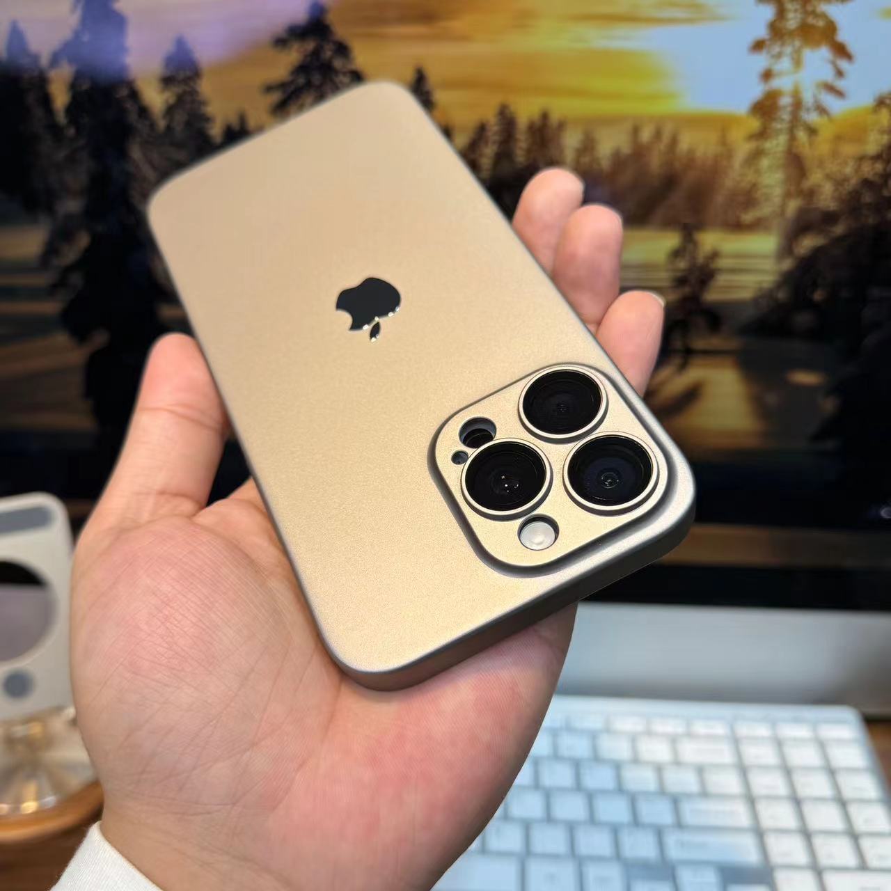 Apple 17/16/15/14/13/12/11 lens protection ultra-thin skin-feel PC matte phone case