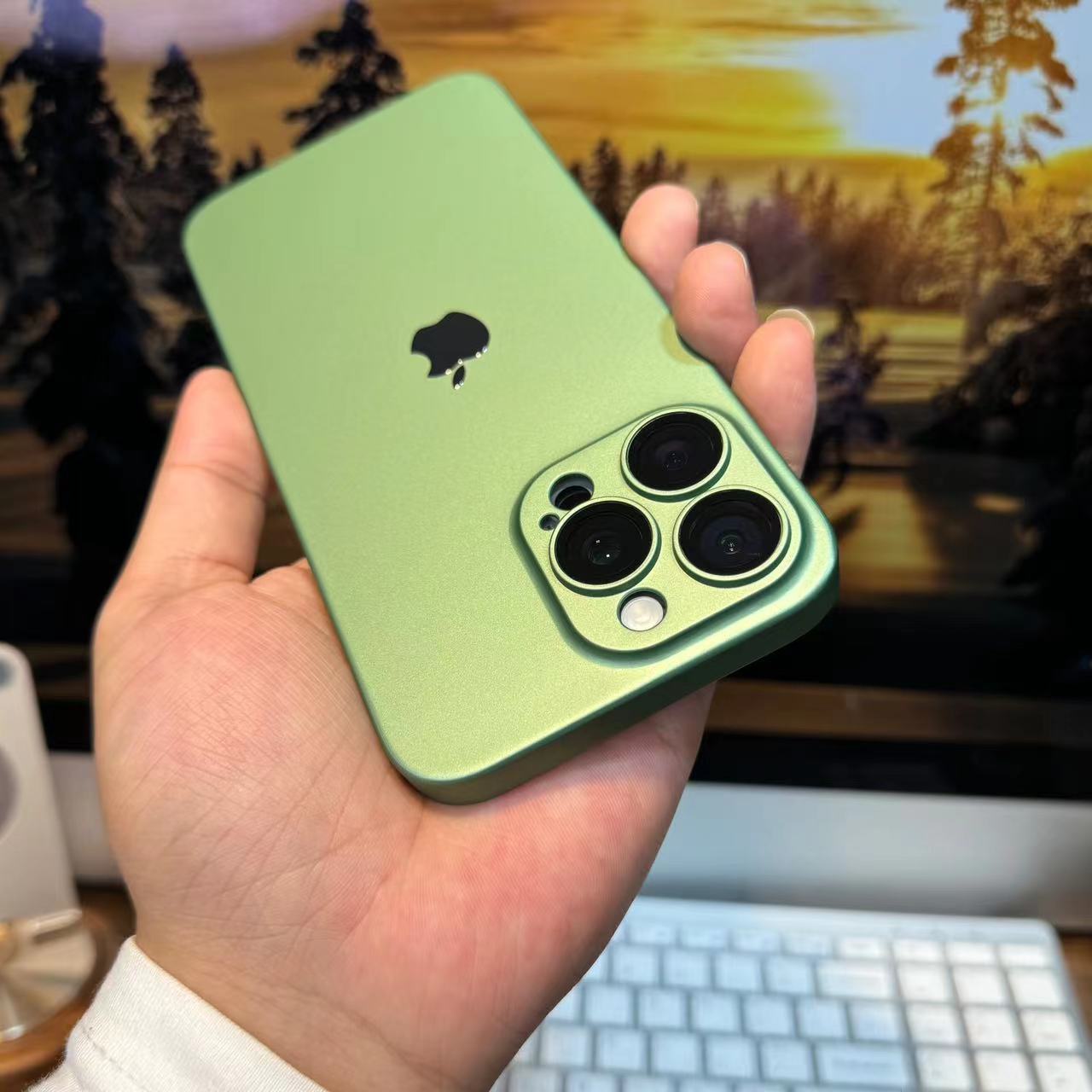 Apple 17/16/15/14/13/12/11 lens protection ultra-thin skin-feel PC matte phone case