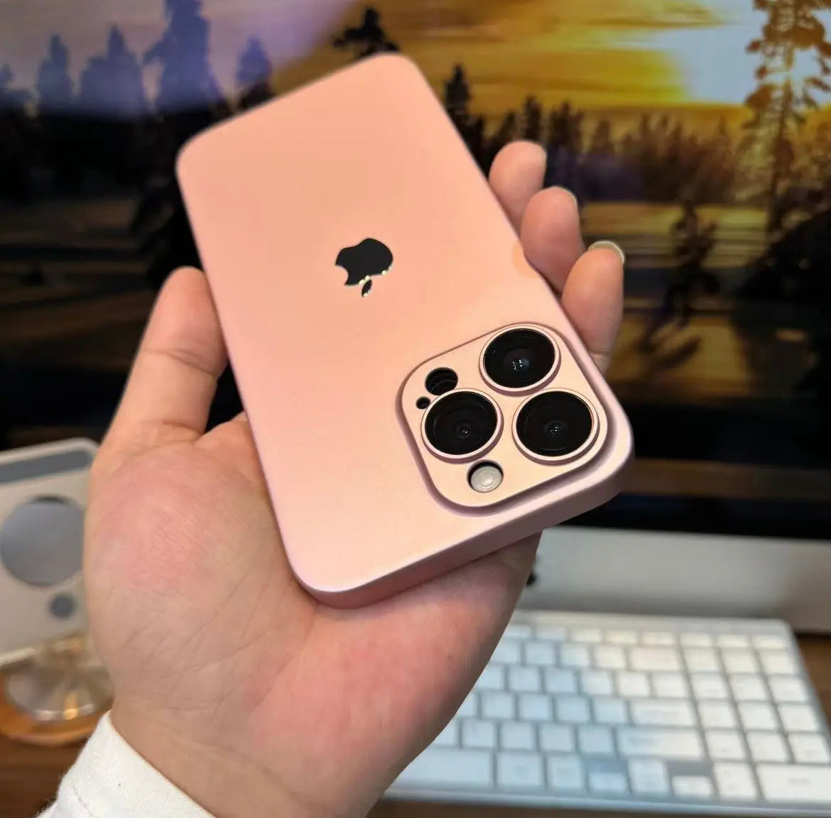 Apple 17/16/15/14/13/12/11 lens protection ultra-thin skin-feel PC matte phone case
