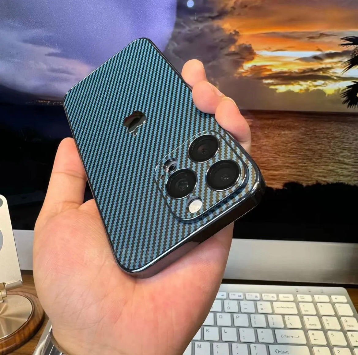 غطاء واقٍ رفيع للغاية من ألياف الكربون لأجهزة Apple 15~12