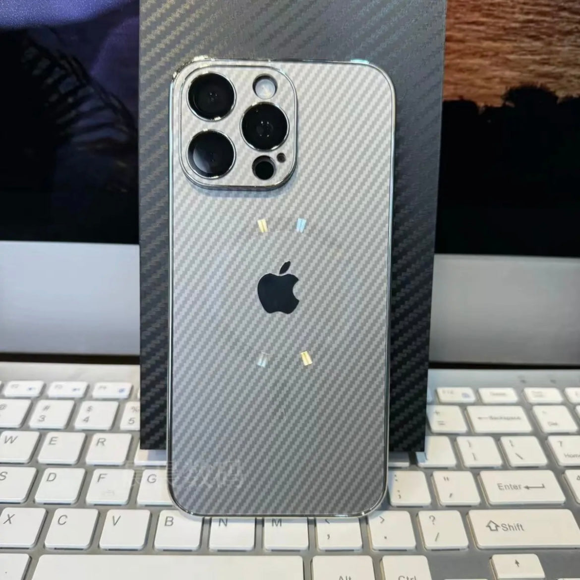 جراب مغناطيسي فائق النحافة مصنوع من ألياف الكربون لأجهزة Apple 15~12