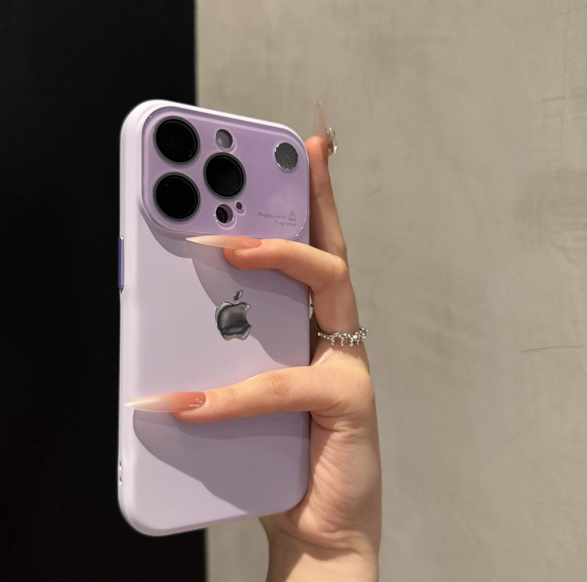 Experience the iPhone 17 premium iPhone 16-12 mobile phone case in advance. Creative, stylish and simple
