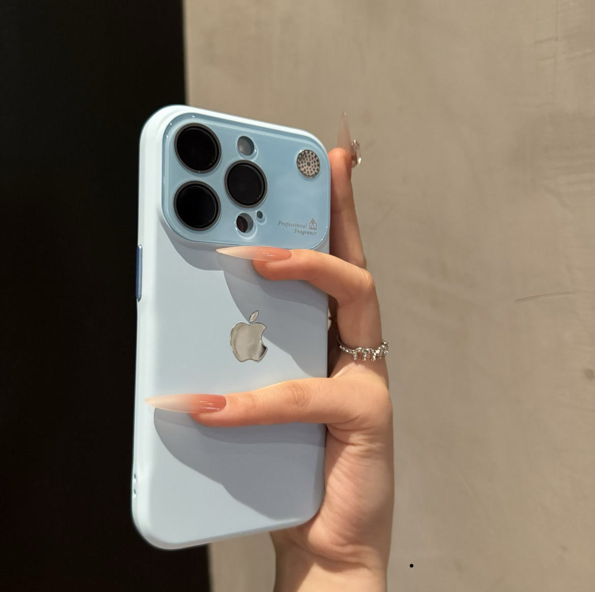 Experience the iPhone 17 premium iPhone 16-12 mobile phone case in advance. Creative, stylish and simple