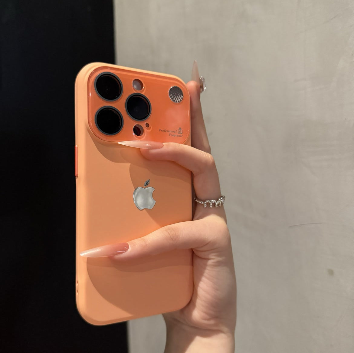 Experience the iPhone 17 premium iPhone 16-12 mobile phone case in advance. Creative, stylish and simple