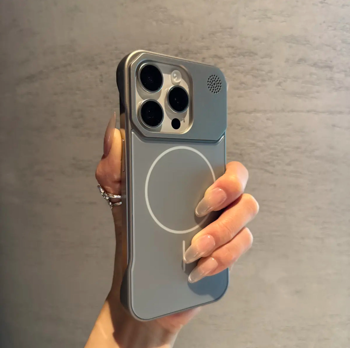 جراب AG Frosted Apple 16/11 مغناطيسي للشحن بالروائح العطرية جديد مضاد للسقوط