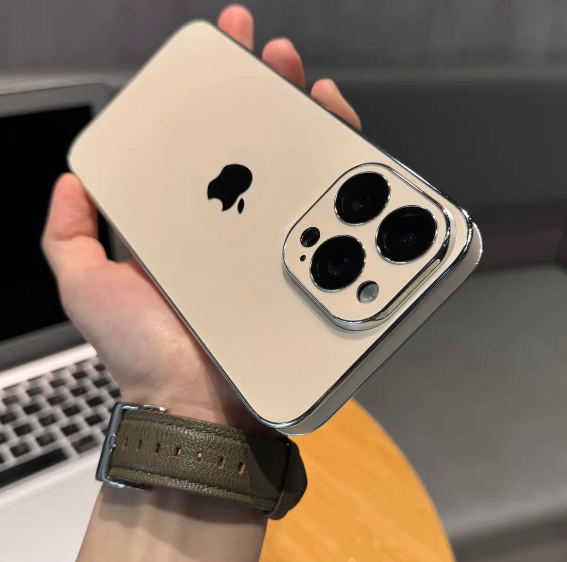 iPhone 16/13 comes with protective lens Nano AG frosted PC hard case