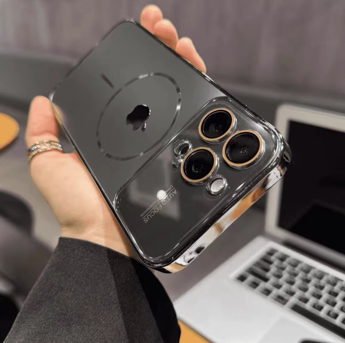 iPhone 17/16/15/14 large window high-end magnetic protective glasses case