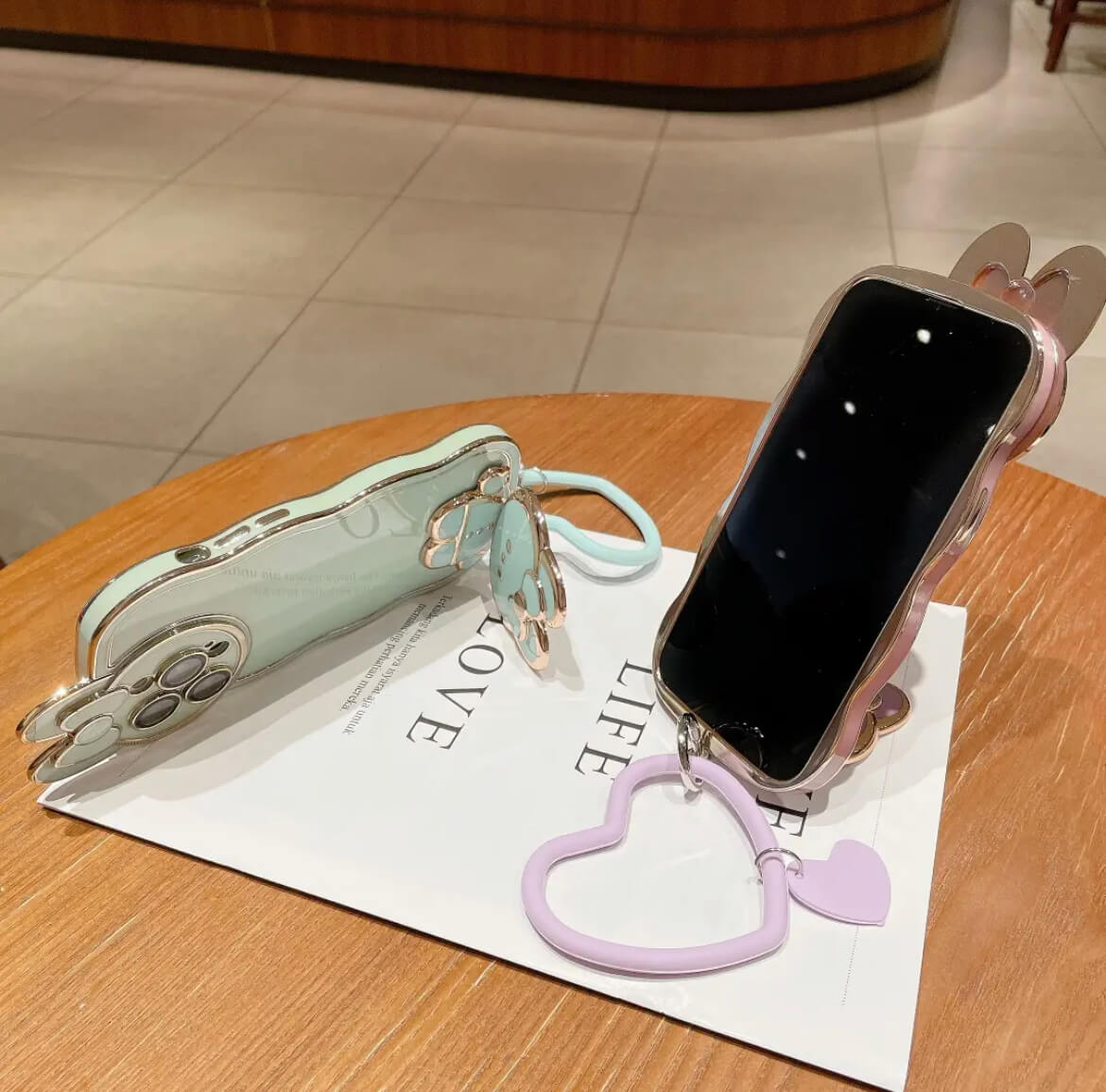 جراب هاتف على شكل مرآة تجميلية من مو رابيت