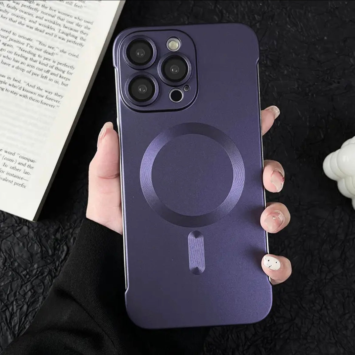 High-end magnetic frameless high-end iPhone 16 -12 phone case  frosted ultra-thin