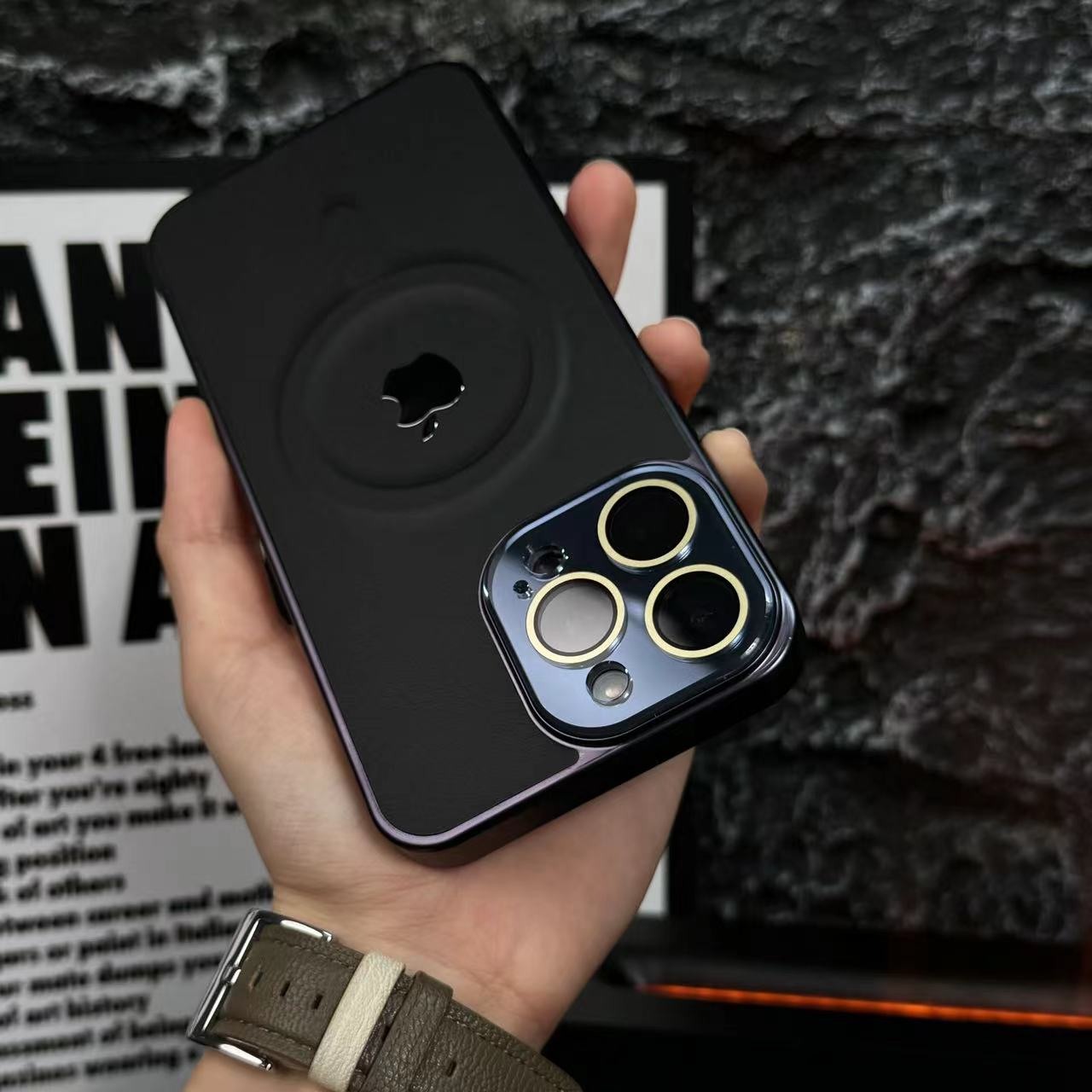 نظارات Apple 15/14/13 رفيعة للغاية مصنوعة من جلد البولي كربونات العادي مع حافظة مغناطيسية