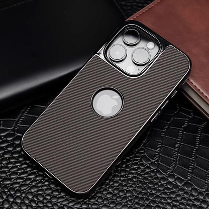 جراب هاتف محمول من Apple مقاس 16-13 بإطار مطلي بالكهرباء بنمط ألياف الكربون عالي الجودة مع ملصق مفقود