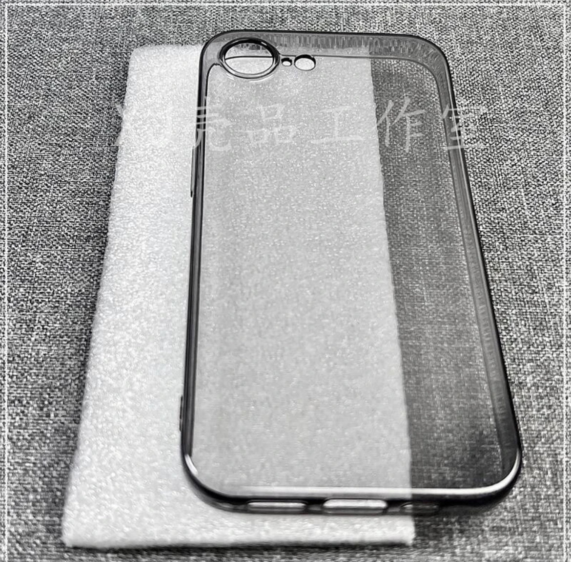 Applicable to iPhone 16e mobile phone case