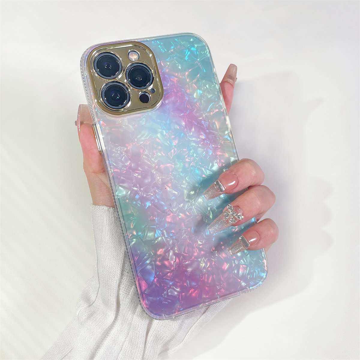 جراب iPhone بنقشة صدفية ملونة 