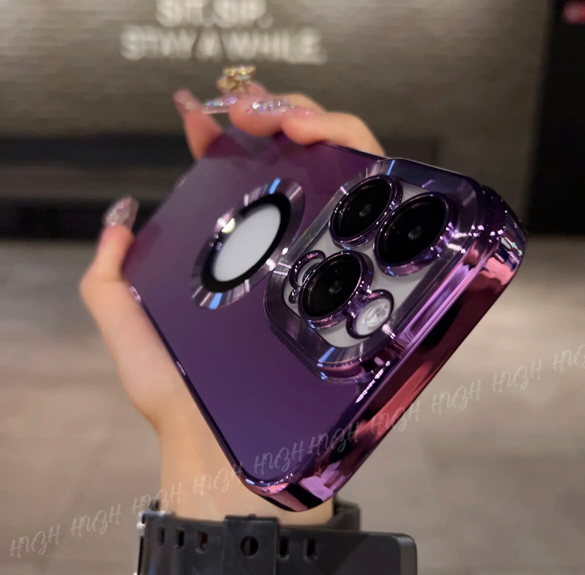 غطاء ناعم من السيليكون مطلي بالكهرباء مع شعار MagSafe 