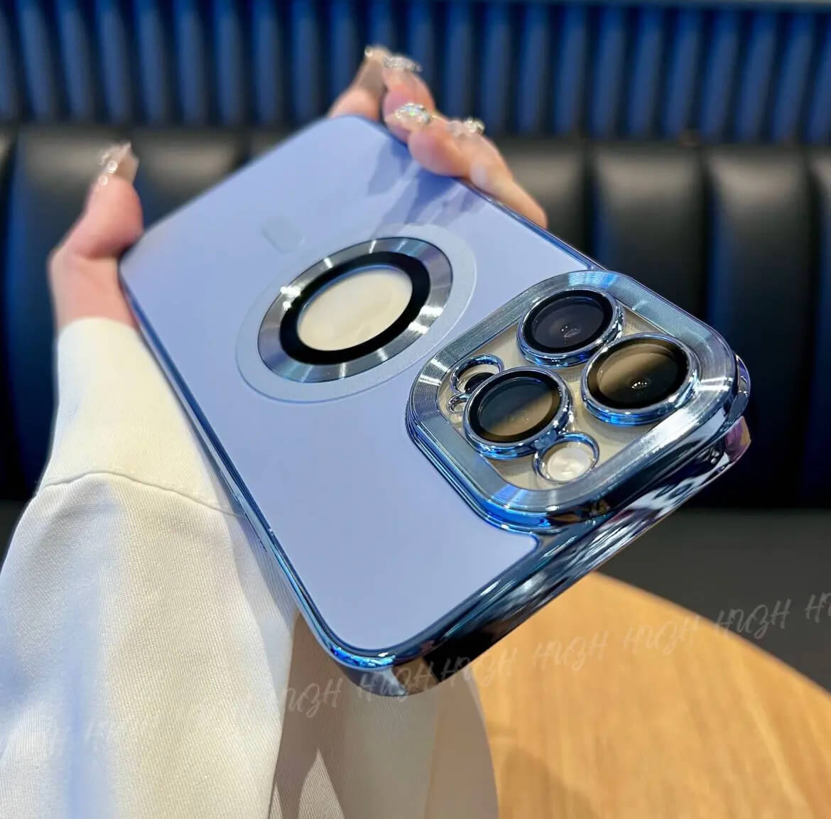 غطاء ناعم من السيليكون مطلي بالكهرباء مع شعار MagSafe 