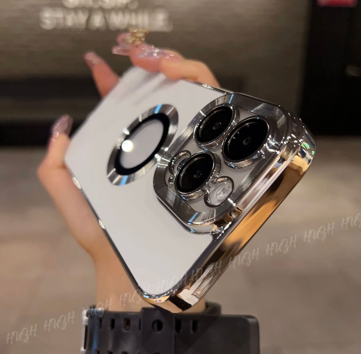 غطاء ناعم من السيليكون مطلي بالكهرباء مع شعار MagSafe 