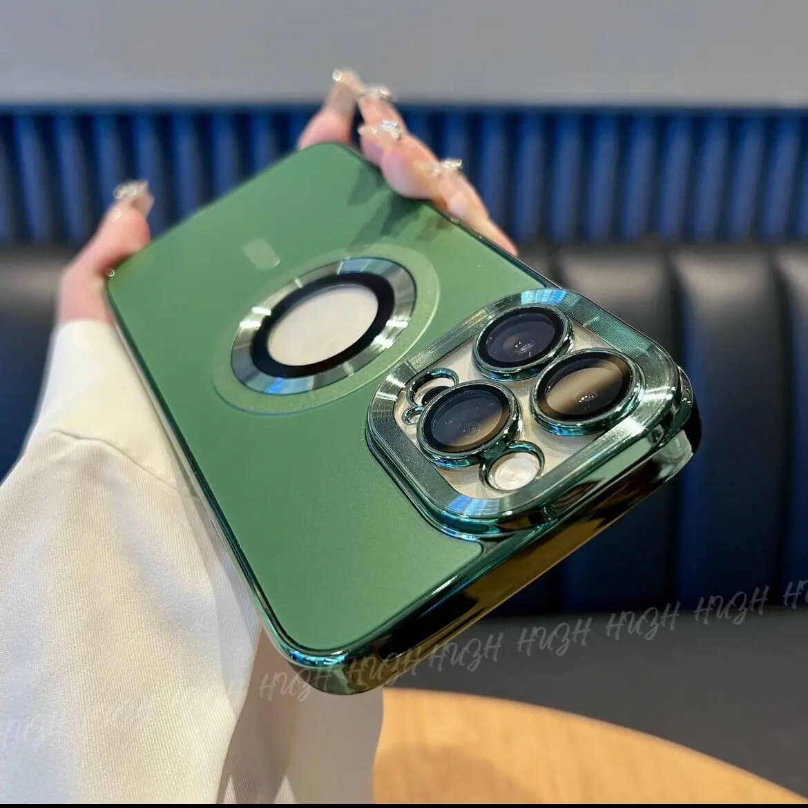 غطاء ناعم من السيليكون مطلي بالكهرباء مع شعار MagSafe 